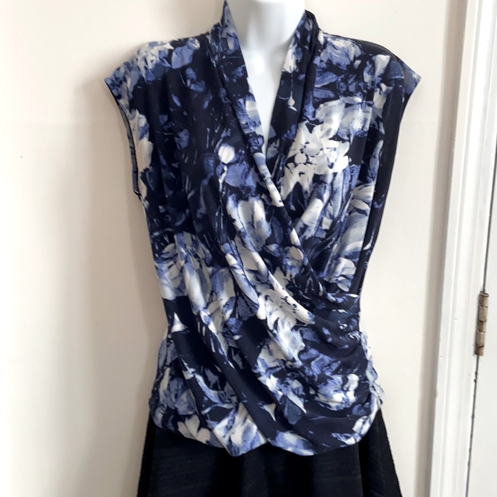 Flattering crossed top